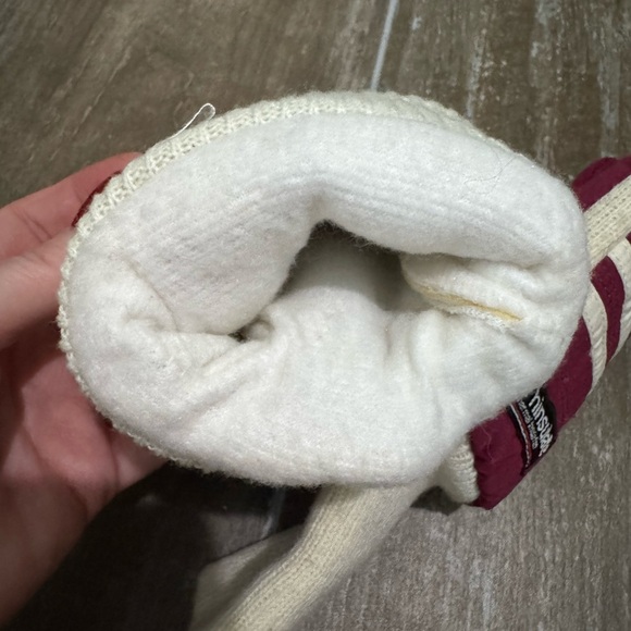 3M Thinsulate Maroon and Ivory Thermal Gloves - Picture 6 of 7